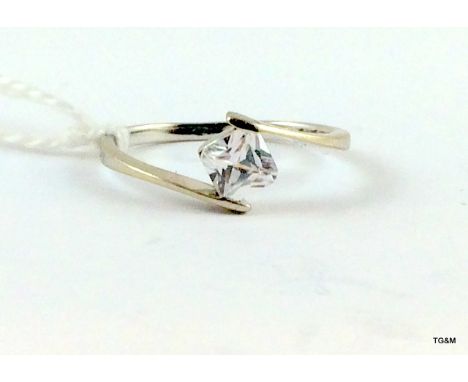 9ct white gold ladies sweep ring size l