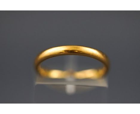 A 22 carat gold wedding ring. Hallmarked 22ct gold, Birmingham, 1935. Size: K 3.2 grams