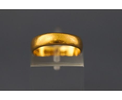 A 22 carat gold D shaped wedding ring. Hallmarked 22ct gold, Birmingham, 1916. Size: K 3.2 grams