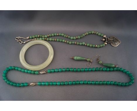 Five green hardstone jewels, comprising; a green quartz round bead single row necklace and bracelet; a pair of middle eastern