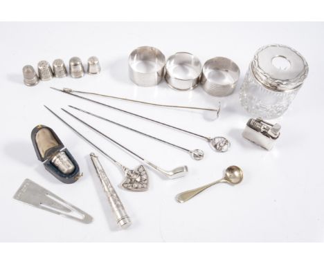 A tray of small silver collectables to include three silver napkin rings, a silver thimble in a fitted case and and five othe