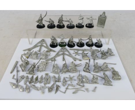 Warhammer - Games Workshop - Approximately 30 unpainted metal Warhammer Lord of the Rings figures plus some unpainted accesso