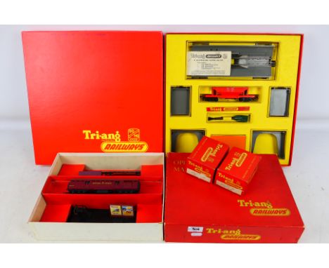 Hornby - A boxed OO gauge Operating Hopper Car Set # R161, a boxed Operating Mail Coach Set # R323 and 2 x boxes of Inclined 