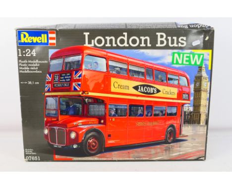 Revel - A factory sealed 1/24 scale London Bus #07651. Items not checked for completeness; presumed complete. Box shows some 