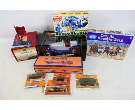 Britains - Bbuargo - Roco - Others - A mixed lot of boxed model kits,plastic and diecast vehicles with a model soldier. Lot c