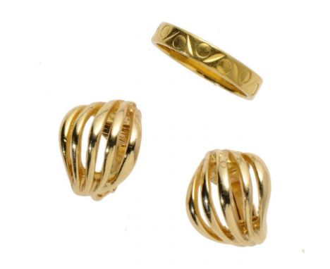 A 22CT GOLD WEDDING RING London 1961, size N, 3.8g and a pair of gold plated earrings (3) ++The lot in good condition