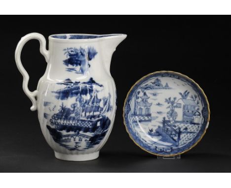 A COALPORT BLUE AND WHITE JUG, JOHN ROSE & CO, 1796-C1800 AND A SIMILAR CONTEMPORARY CHINESE SAUCER printed with the Latticed