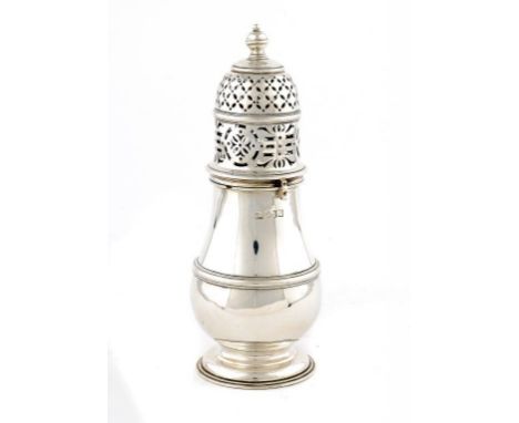 BRITANNIA STANDARD. A GEORGE V CASTER with bayonet cover, 21cm h, by D & J Wellby Ltd, London 1912, 12ozs 10dwts ++In good co
