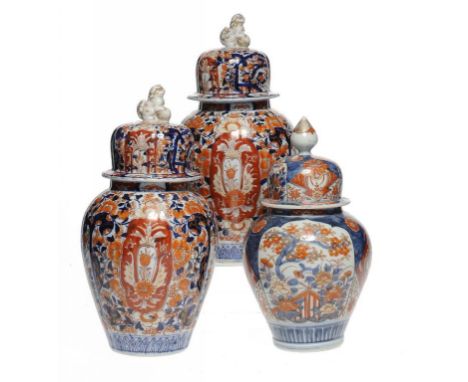 ONE AND A PAIR OF JAPANESE IMARI JARS AND COVERS, MEIJI 30-34cm h ++Single jar with chip on rim of cover