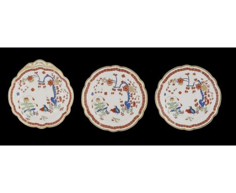 A FLIGHT, BARR & BARR KAKIEMON STYLE SHELL SHAPED DISH AND PAIR OF PLATES, c1815-20 enamelled with the Quail pattern, dish 20