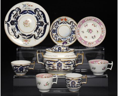 AN ENGLISH PORCELAIN OVAL SUCRIER AND COVER AND A SMALL GROUP OF RELATED TEA WARE, C1805-C1810 sucrier and cover 13cm h (9) T