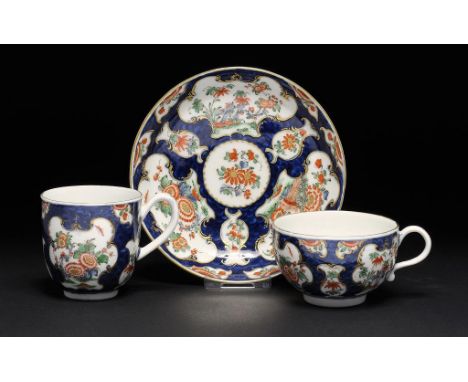 A WORCESTER SCALE BLUE GROUND RICH KAKIEMON TRIO, C1770 saucer 13cm diam, fretted square mark ++Teacup with pinhead sized chi