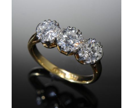 A DIAMOND THREE STONE RING, EARLY-MID 20TH C in gold marked, 18CT PLAT, size M ++In good second hand condition