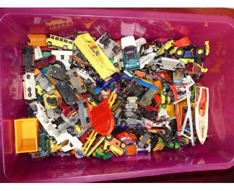 A tray of loose and play worn diecast including Matchbox Major pack M4 hopper trailer and lorry, Dinky Toys Lamborghini Marza