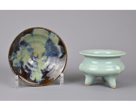 TWO JAPANESE CERAMIC ITEMS, SOZAN, MEIJI / TAISHO PERIOD. To include a celadon glazed tripod koro censer covered in a sea gre