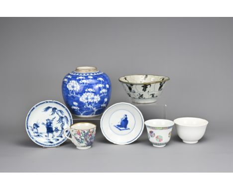 A GROUP OF CHINESE PORCELAIN ITEMS, 19/20TH CENTURY. To include a blue and white prunus jar with four-character mark of Kangx