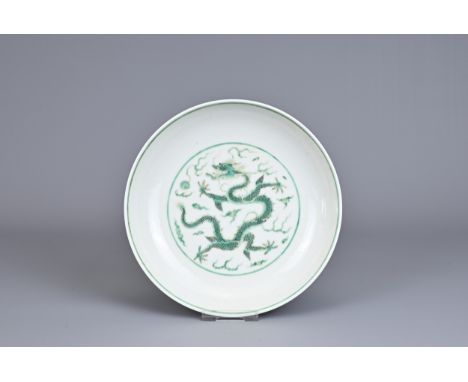 A CHINESE PORCELAIN DRAGON DISH, EARLY 20TH CENTURY. Decorated in green enamel with a dragon chasing a flaming pearl. Six-cha