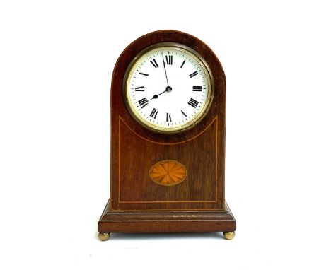 An early 20th century mahogany mantel clock, white enamel dial with Roman numerals, 22cm high 
