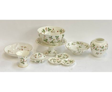 A quantity of Wedgwood Wild Strawberry porcelain, to include cake stand, fruit bow, trefoil dish, egg shaped trinket pot etc 