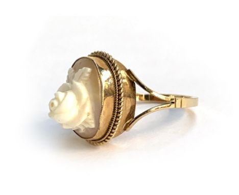 A vintage 9ct gold shell cameo ring, carved as a rose, hallmarked for Birmingham 1978, size O, gross weight 4g 