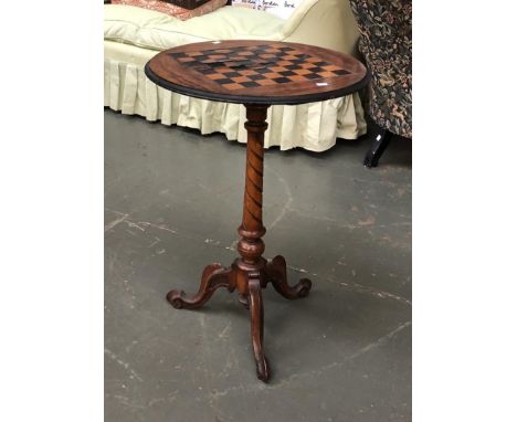 A Victorian walnut and inlaid chess table, 52x73cmH 