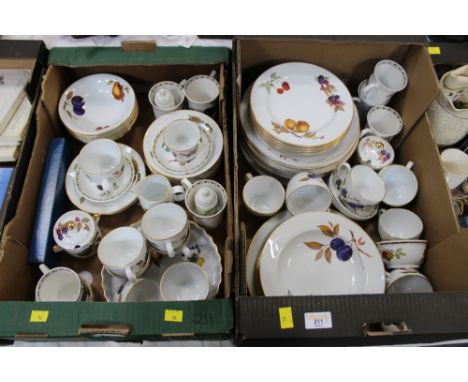 Collection of Royal Worcester Evesham pattern part tea and dinnerware
