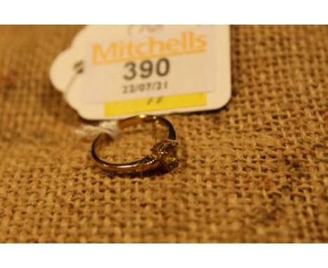 9 ct gold Mali garnet ring, size M