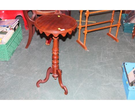 Mahogany tripod occasional with turned column, height 76 cm, width 39 cm