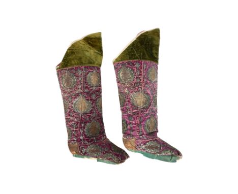 λ A PAIR OF CEREMONIAL FEMALE UZBEK BOOTS (MAHSI) Bukhara, Uzbekistan, Central Asia, ca. 1900 - 1910Of postilion shape, the j