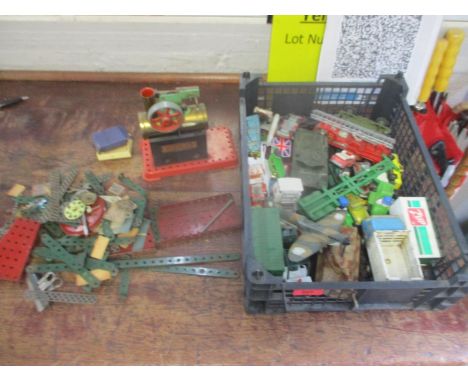 A Mamod steam engine and various associated Meccano parts, along with a group of diecast model vehicles and others to include