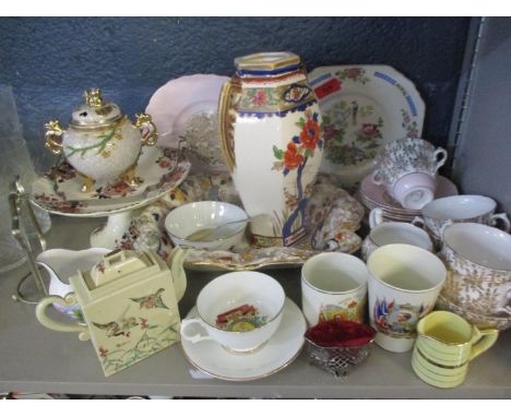 Mixed 20th century ceramics to include Royal Vale tea cups with saucers, an early 20th century Japanese teapot A/F and an Imp