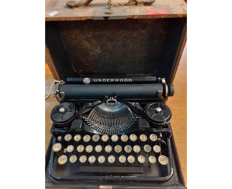 A vintage Underwood typewriter of small proportions in lockable case, 25cm w x 22cm dLocation: 4:3 