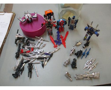 Vintage Transformer cassettes descriptions to include Frenzy, Rumble, Ravage, Buzzaw all complete, together with Mini-Bots Be