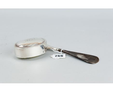 An oval silver snuff box with initialled lid, 2.4 ozs, Birmingham 1900 and a silver handled shoe horn