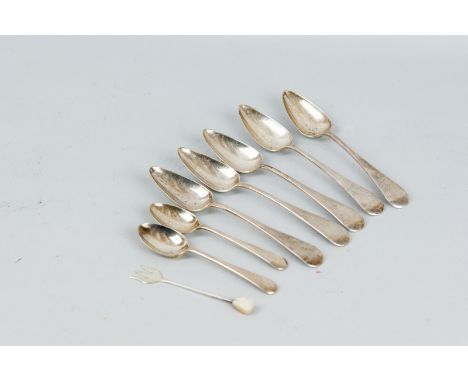 A mixed parcel of silver coffee and grapefruit spoons, Sheffield 1932 and a small fork, total 6 ozs