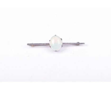 An opal bar broochThe oval-shaped opal to a white metal mount, stamped 14ct and PLAT, weight 3.5g