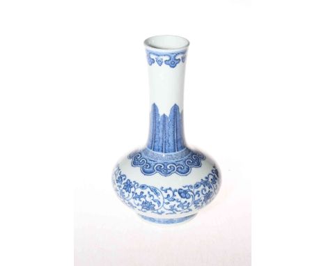 Chinese blue and white bottle vase, seal mark to base, 20.5cm.