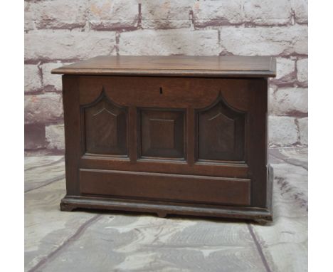 GEORGE III JOINED OAK COFFER BACH, moulded hinged top above triple fielded panelled front, low bracket feet, apron drawer, ch