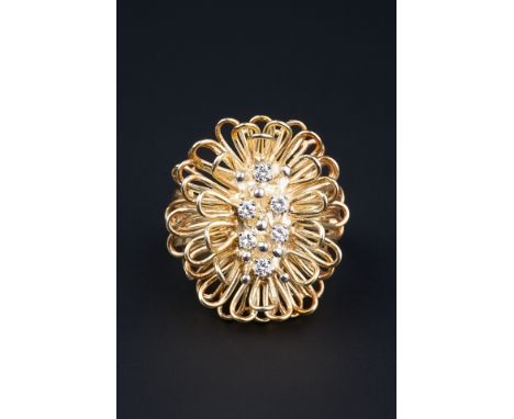 AN 18CT GOLD AND DIAMOND SET DRESS RING BY DAVID THOMAS, the abstract tiered wirework panel centred with a cluster of brillia