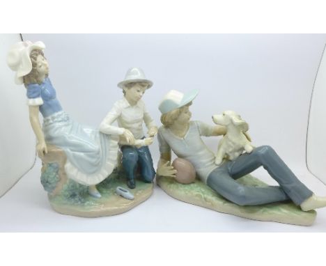 Two Nao figures