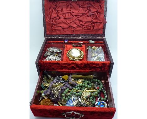 Costume jewellery in a case including a cameo brooch and other vintage and later jewellery, case a/f