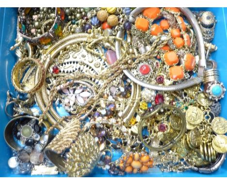 Gilt metal and other costume jewellery, 2.08kg