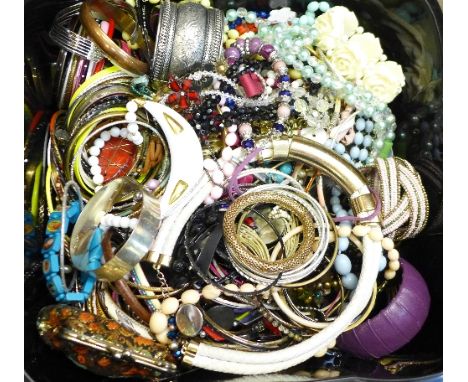 Costume jewellery, 4.16kg