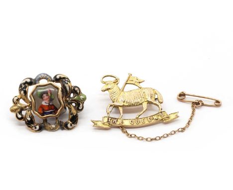 A gold military sweetheart brooch, for The Queen's Royal Regiment (West Surrey), with pin and 'C' catch, marked 9ct, with met