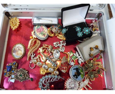 A collection of costume jewellery including cufflinks, brooches, beads, five silver rings etc 