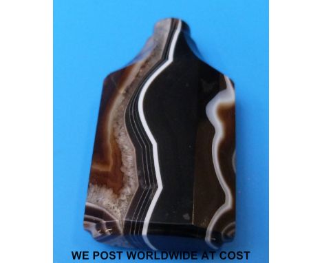 An agate/Scottish pebble scent bottle of faceted flask form, 4.3 cm tall