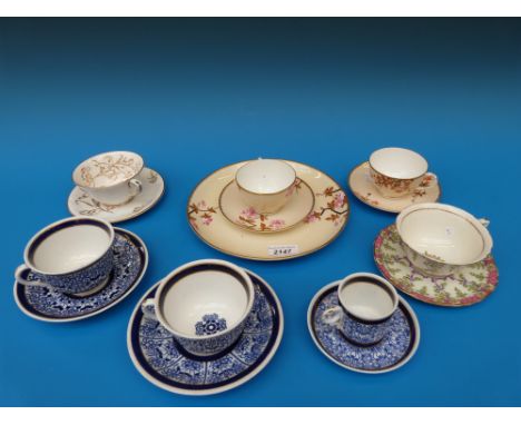 A quantity of Royal Worcester tea ware including Royal Lily pattern 