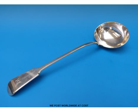 A Georgian hallmarked silver Fiddle pattern ladle. London 1828, maker's mark WC (length 33cm (249g)