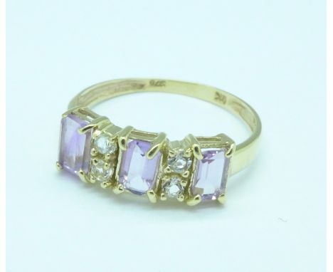 A 9ct gold, amethyst and white stone ring, 1.4g, O