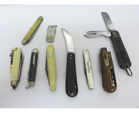 Nine pocket knives including one marked Wostenholm, Sheffield and one with broad arrow and also marked 1944